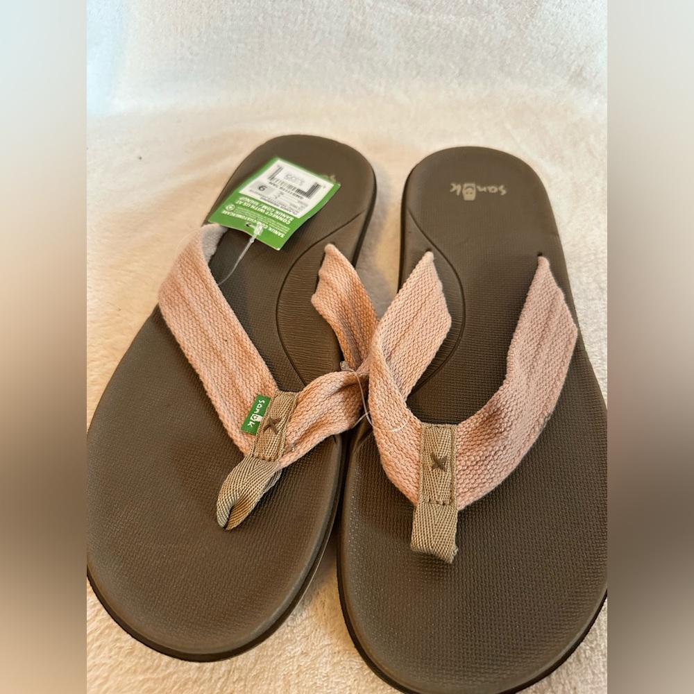 Sanuk cream and Brown Flip Flops - Picture 2 of 4